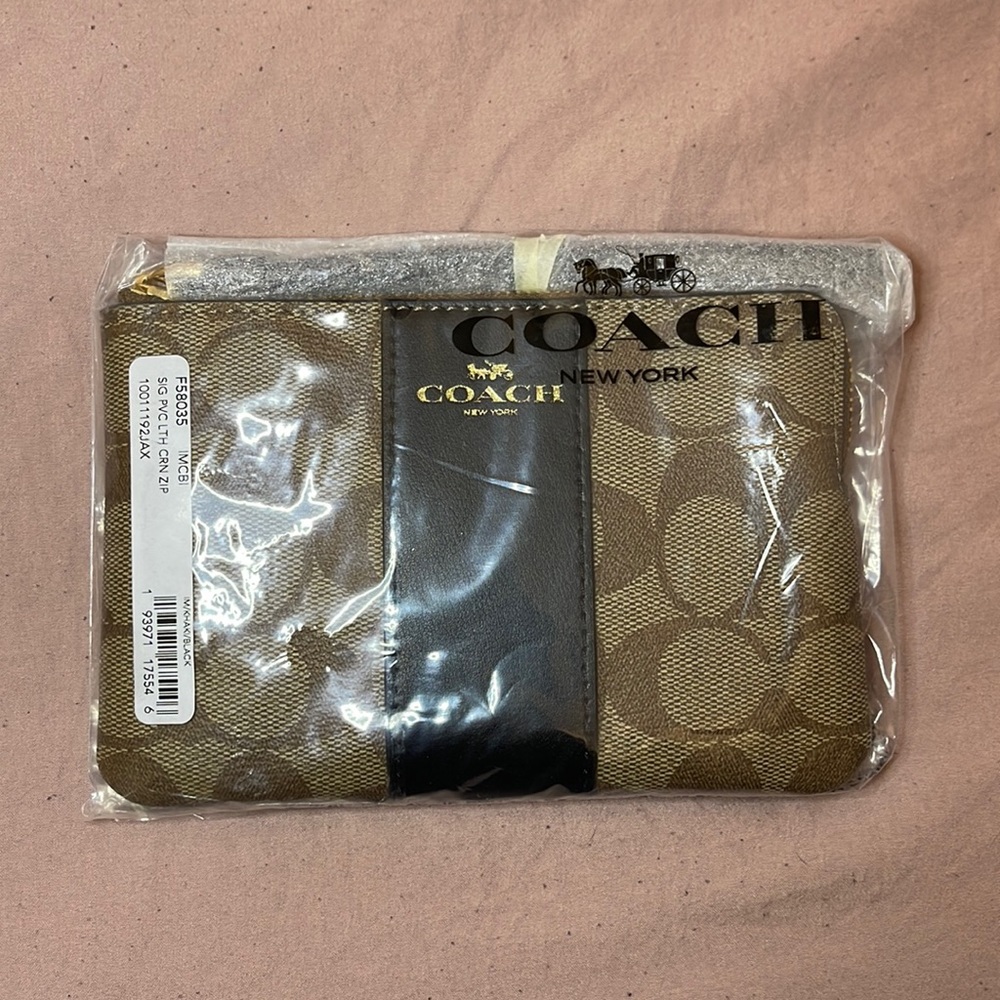 COACH! Wristlet